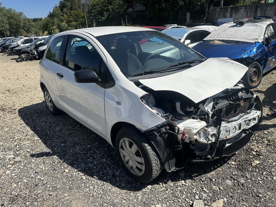 Тойота Ярис Toyota Yaris 1.0 vvti 69 кс 2011г НА ЧАСТИ!