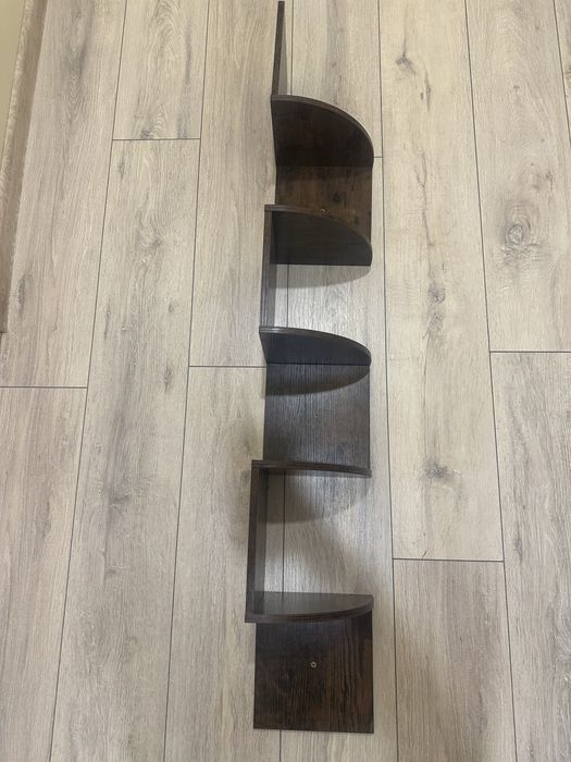 ЧИСТО НОВ Интересен ъглов рафт за стена ЧИСТО НОВ