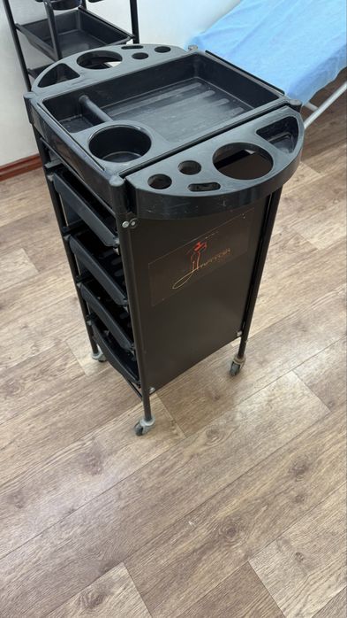 Мужское кресло и помошник