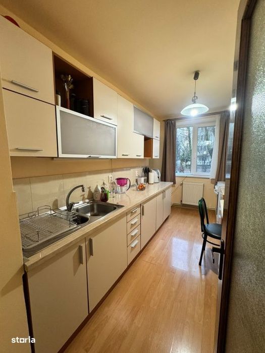 Apartament 3 camere, 74 mp, zona Sasar