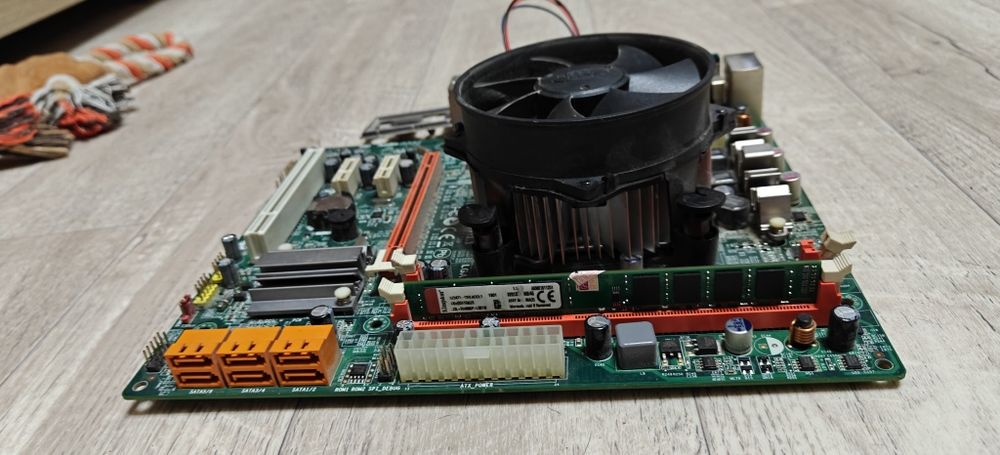 Материнская плата комплект
H55H-M + Cor