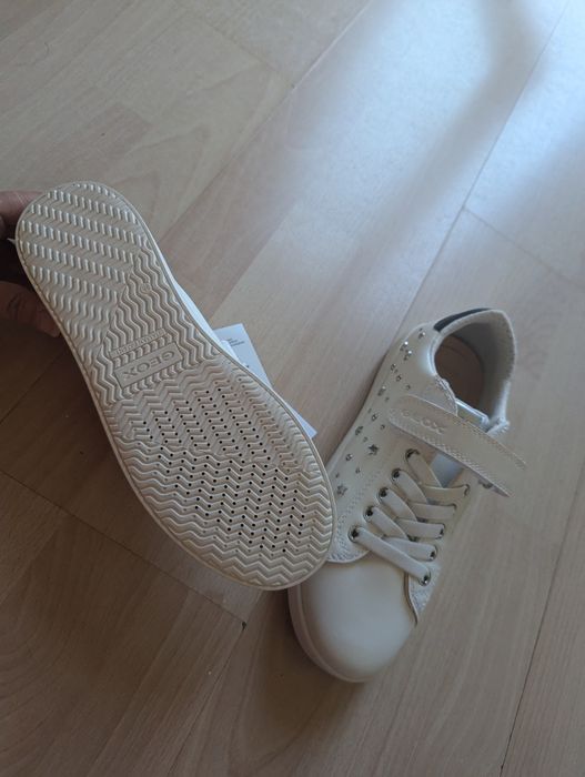 Нови маратонки Geox, 38 размер, бели