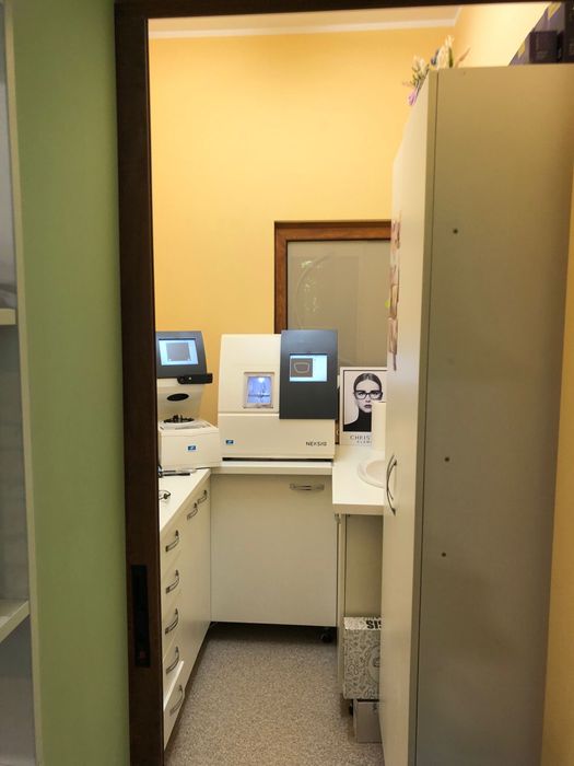Ocazie!Trei camere decomandate pentru cabinete medicale zona banci.