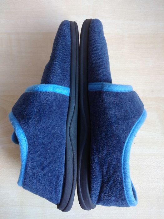 Кожени маратонки Clibee 34 номер и плюшени пантофи 33/34 номер