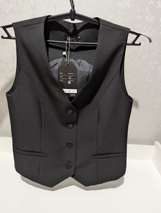 Жилет чёрный размер 42