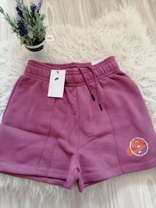 Къси дамски панталони Nike