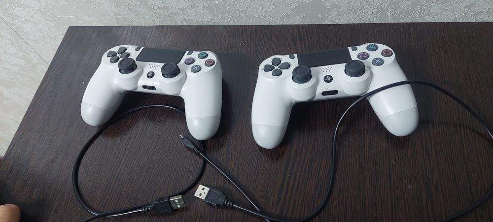 2 геймпада dualshock
