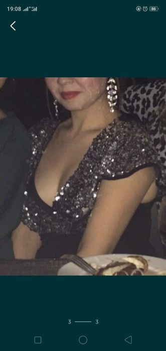 Продам платье с паетками