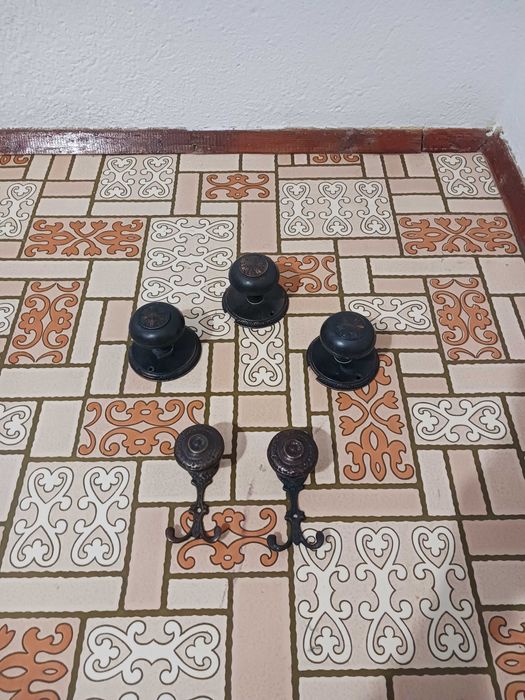 Закачалки и дръжки за врата  лот