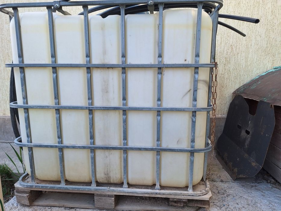 Емкость пластмасса тонна