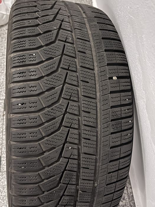 Set 4 anvelope iarnă Hankook 225/45 R17