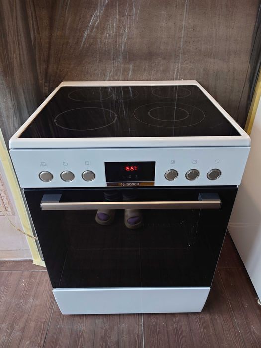 НОВА РАЗОПАКОВАНА - Електрическа готварска печка Bosch HKR39C220