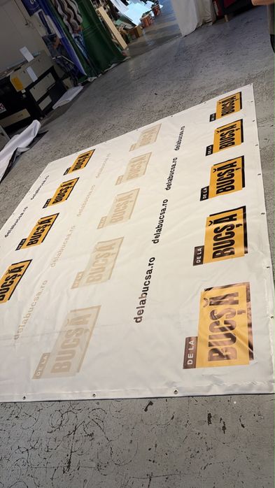Bannere Benare Baner Benar Colant Autocolant Rollup Steaguri Casete luminoase Carti de vizita Flayere Pliante Etichete autoadezive Stikere Mesh-uri