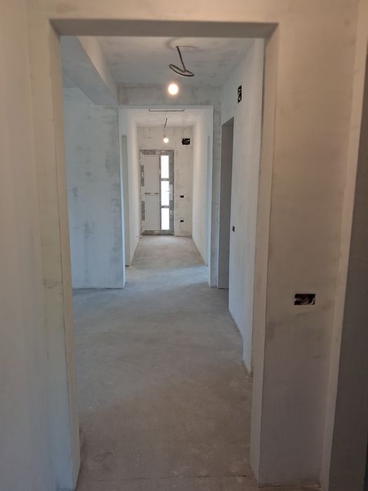 Casa moderna, luminoasa si primitoare in Gruiu - jud. Calarasi, la 50 m de DN4