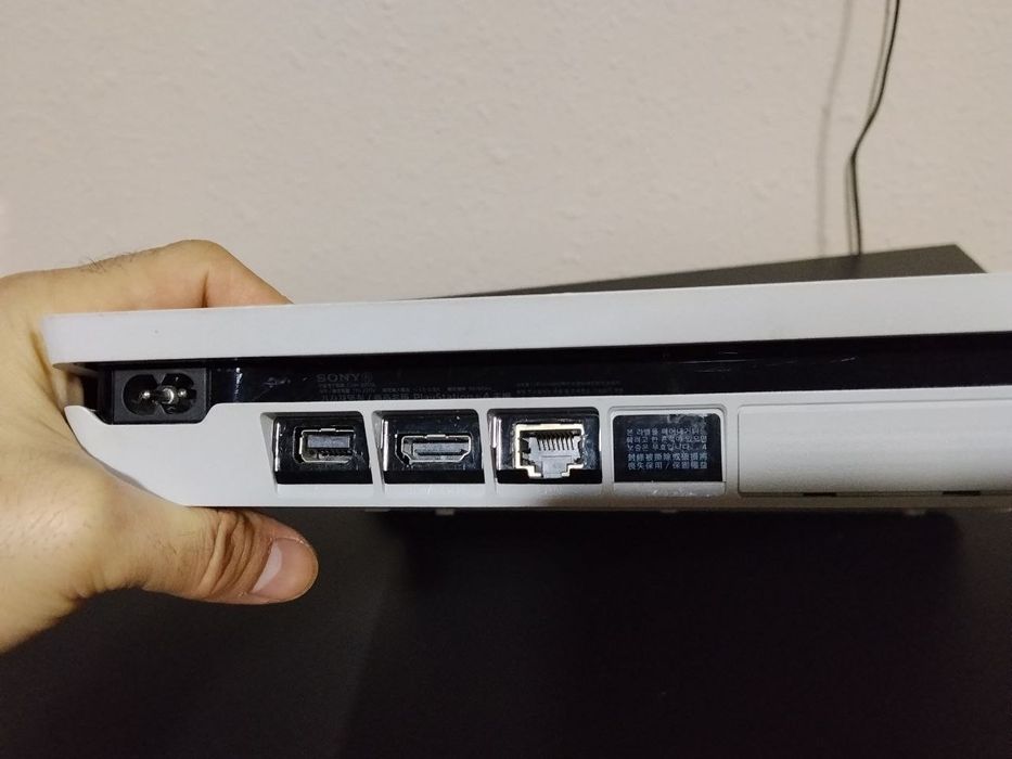 Playstation sotiladi.