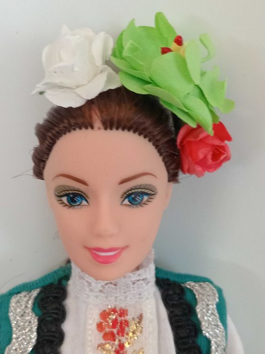 Сувенирна кукла Ирина с народна носия от Пернишкия регион.