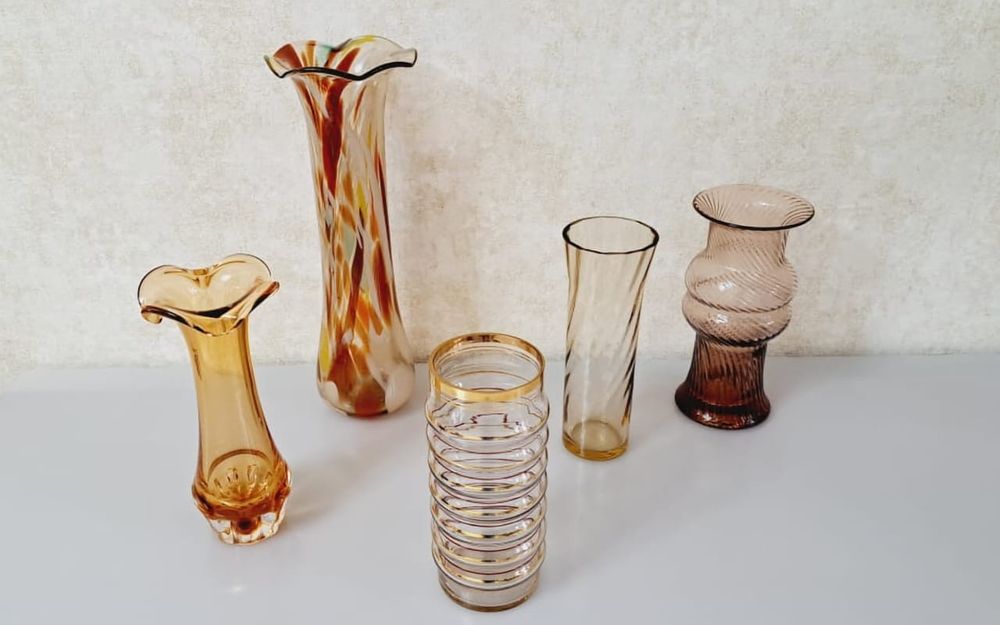 Вызы Берц  цветное стекло