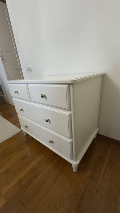 Comodă IKEA TYSSEDAL – 4 sertare, alb, stare foarte bună