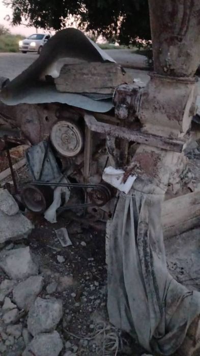 Drabilka Yem tegirmon sotiladi ishlab turibdi turli xildagi donlarni c