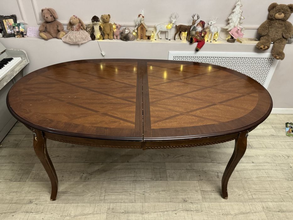 Продаем стол деревянный