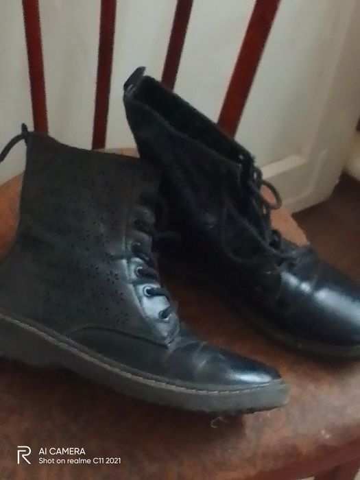 Продам женские осенние ботинки