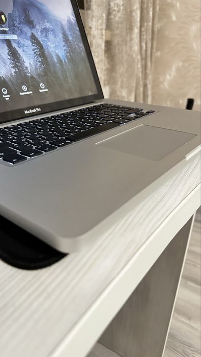 Macbook Pro (middle) 2009