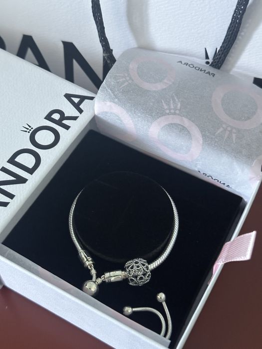 Оригинална Pandora Moments гривна + чарм – чисто нова