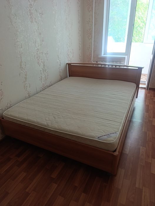 Продам кровать б. У
