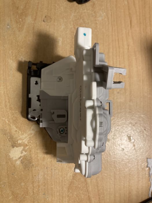 Broasca vw passat b6 usa sofer