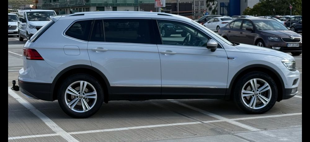 VW Tiguan Allspace 4 Motion cu 7 locuri,Navi, ACC,faruri matrix