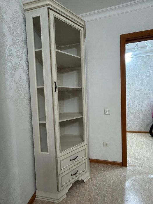 продам сервант для посуды