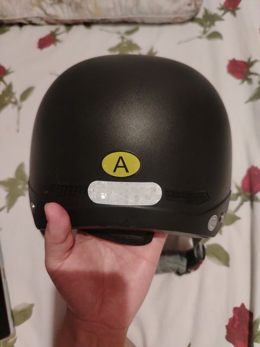 черный полушлем (каска)