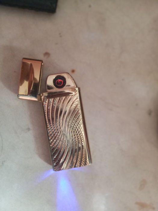 Продается электро зажигалка