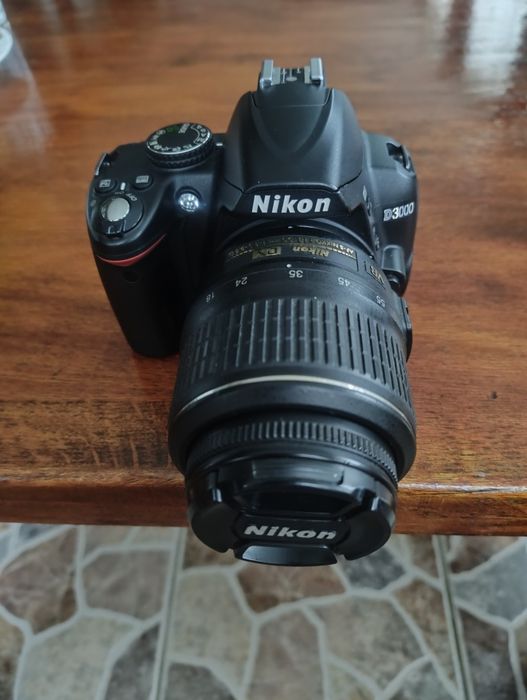 Nikon     D 3000