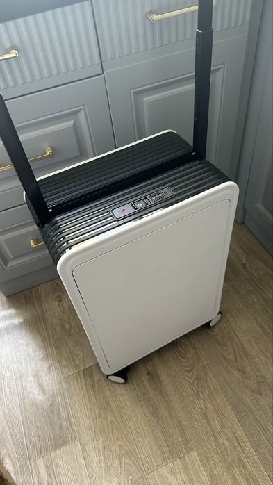 Чемодан маленький