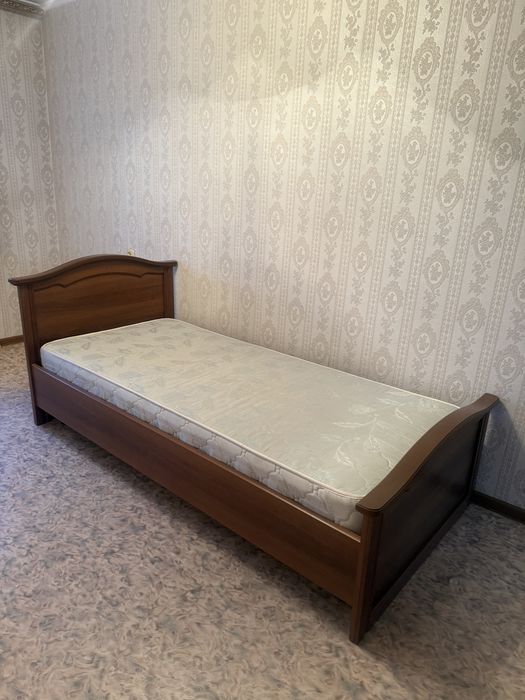 Продам хорошую кровать за 10 тысяч и бесплатно отдам тумбу под телевиз