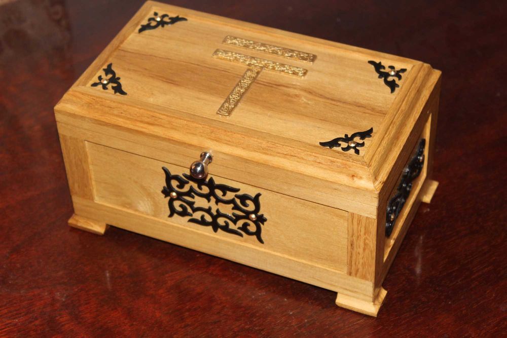 Шкатулка для хранения денег (купюрница)