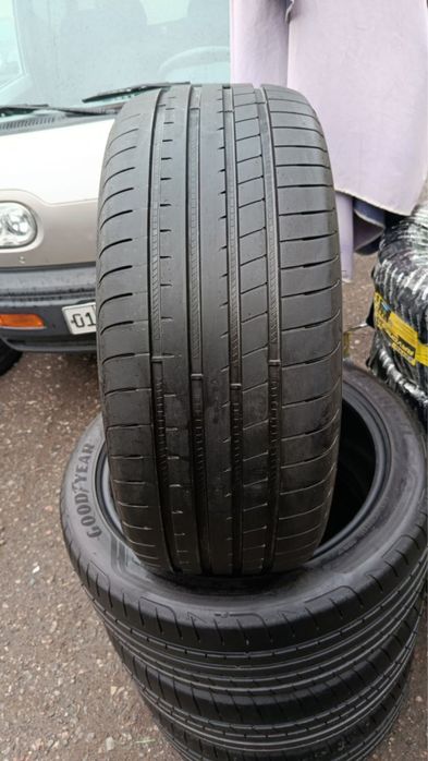 245/45/19 Goodyear balon