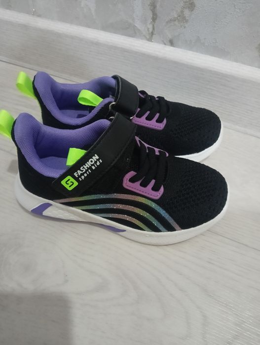 Продам новые кроссовки 29р.