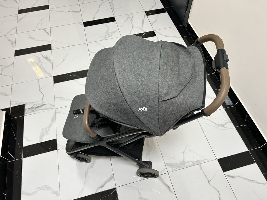 Продаётся прогулочная коляска Jole