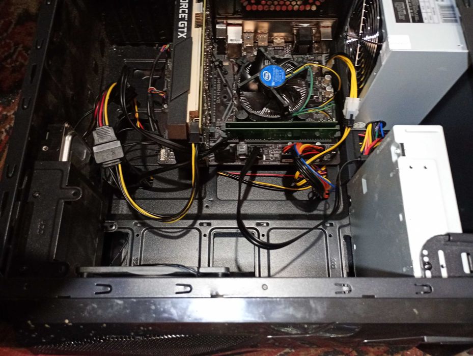 Vând unitate centrala pc cu monitor