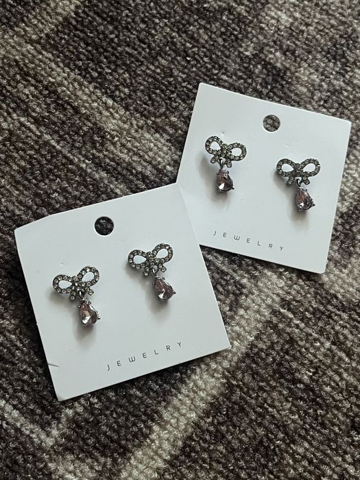 Серьги бантики с розовым коисталликом
