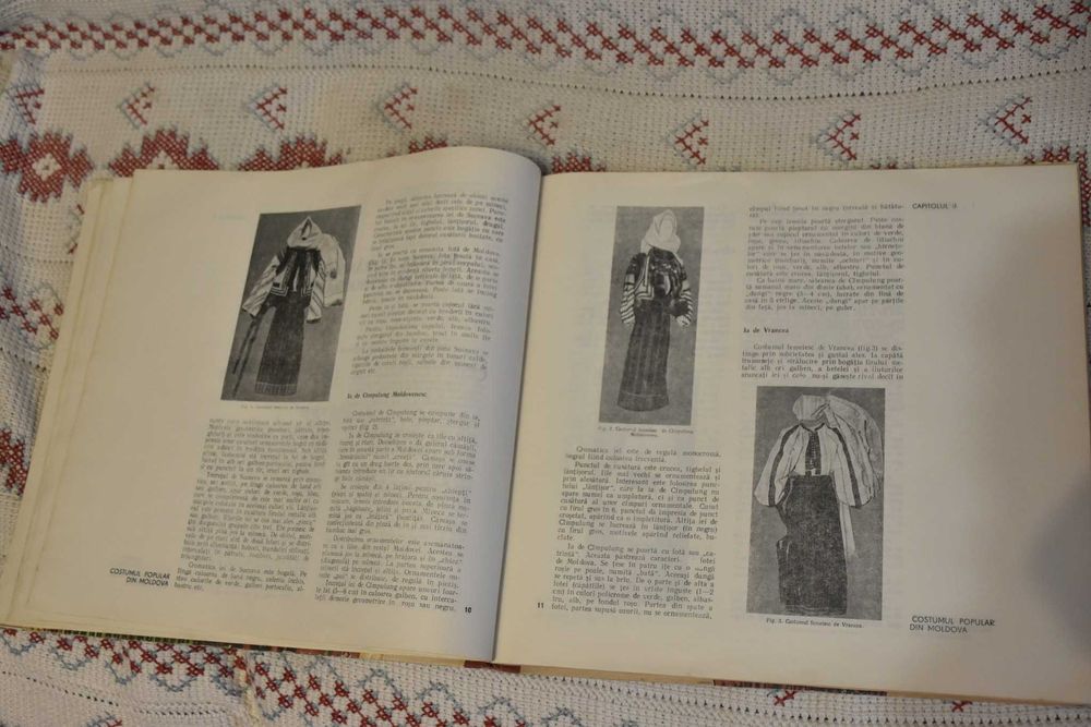 ”Ii și cămăși românești” de Aurelia Doagă apărută în 1981.