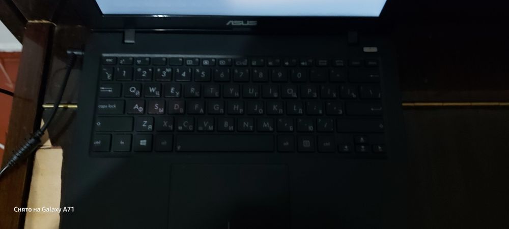 ASUS ноутпук не игравой