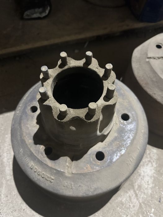 Продам задний ступица мерседес 814