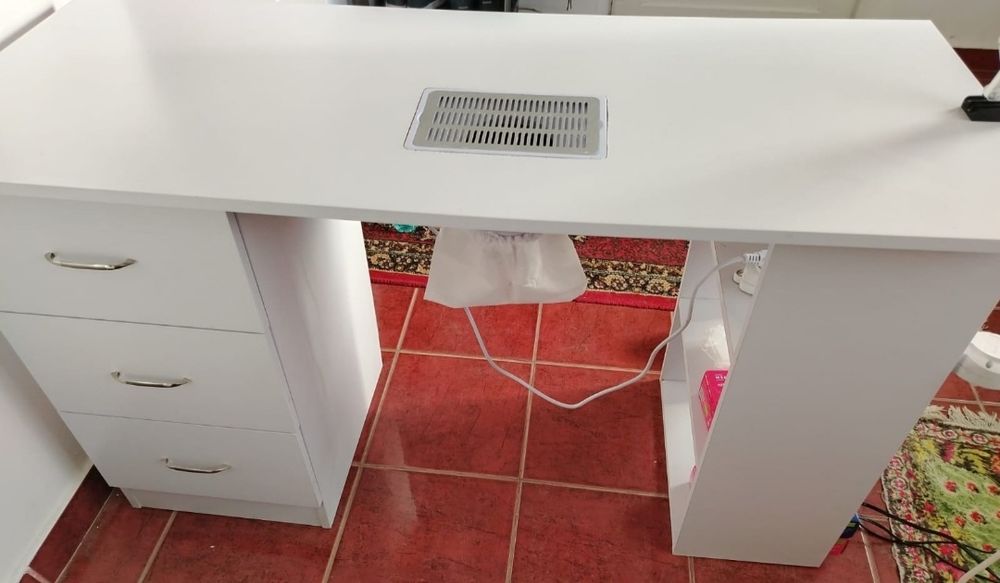 Vând masă cu aspirator pentru copiii