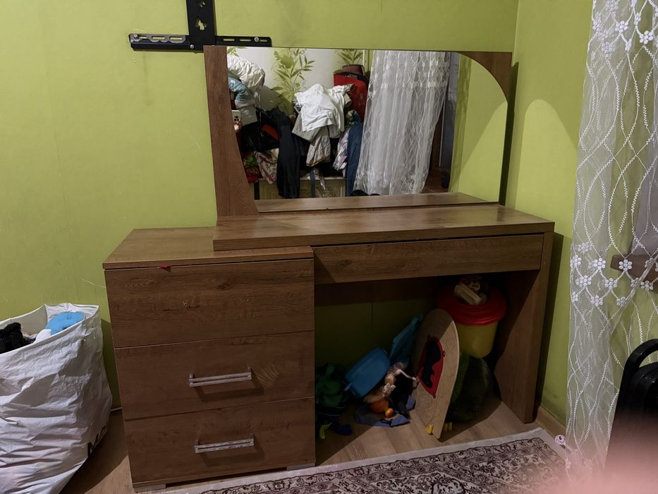Комод в очень хорошем состоянии продам срочно.