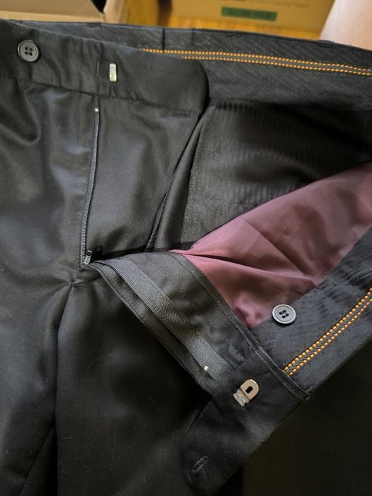 Официален костюм