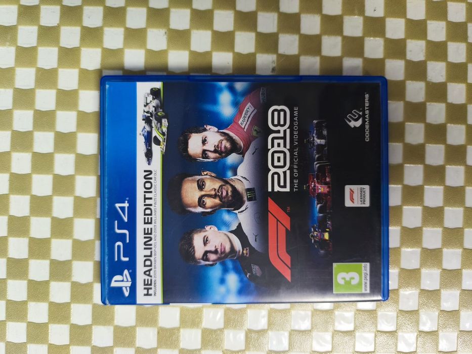 Consola PS4 4 Pro cu 1TB