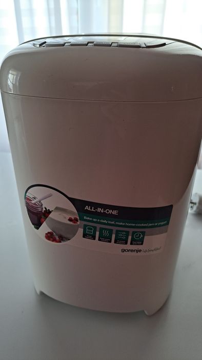 Vând masina de copt paine GORENJE BM910WII, 550W, 0.9l, alb